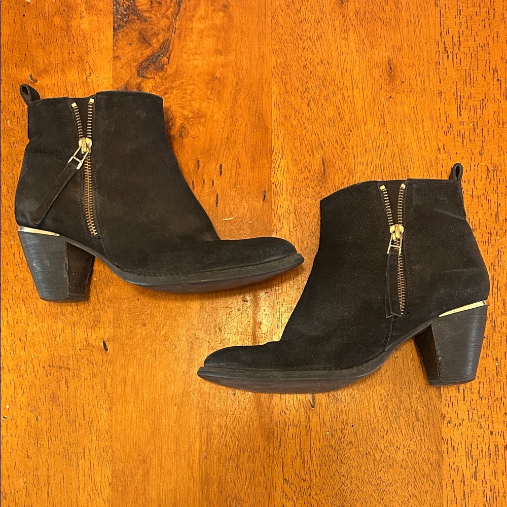 Steve Madden Wantagh Black Suede Ankle Booties - Size 8
